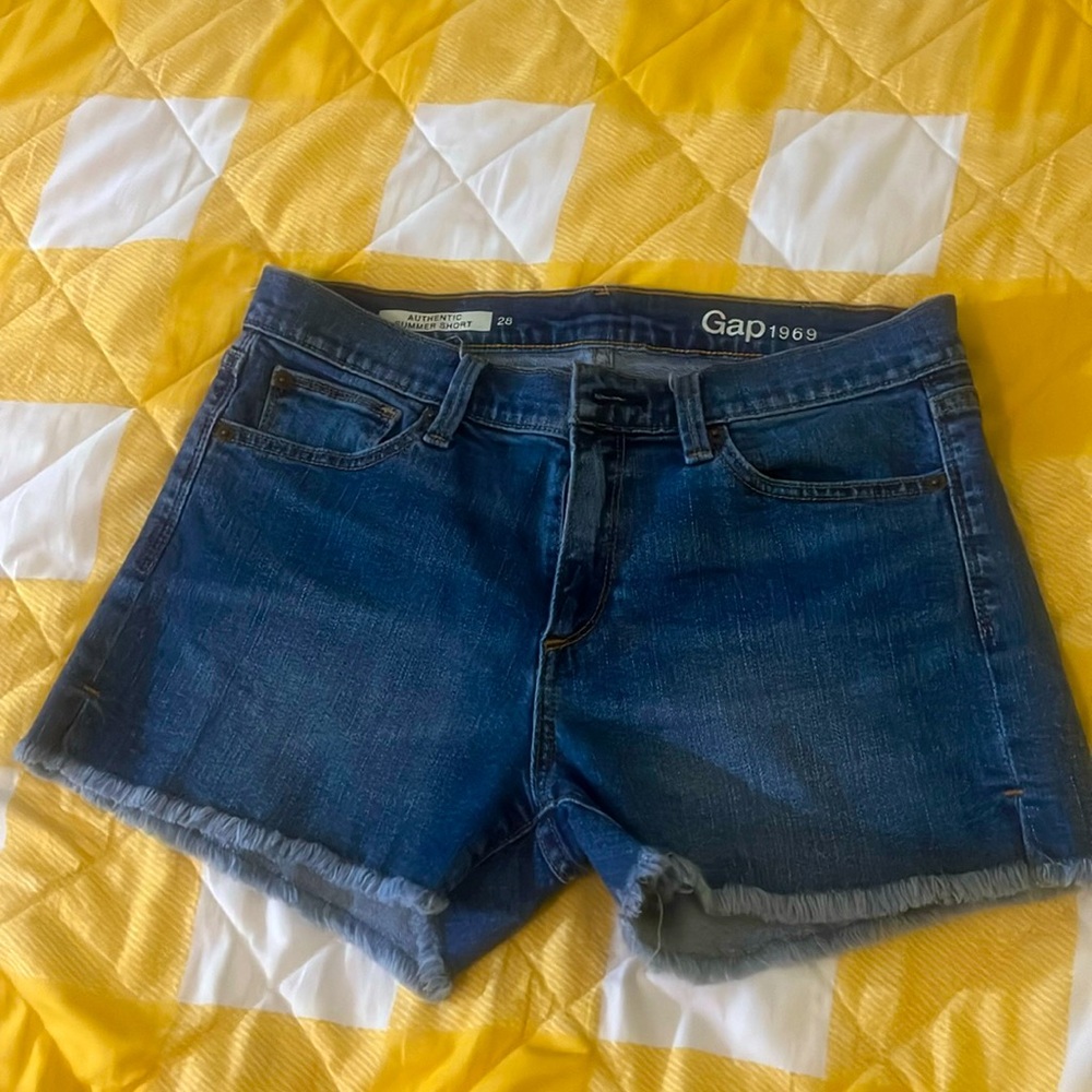 GAP Authentic Summer Frayed Denim Short